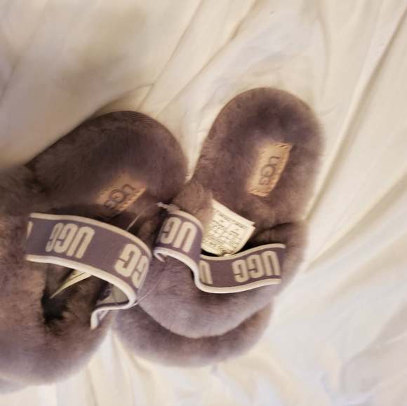 Ugg Light Gray Fuzzy Shearling Lined Slippers 1116636t Toddler Girls - Picture 7 of 7